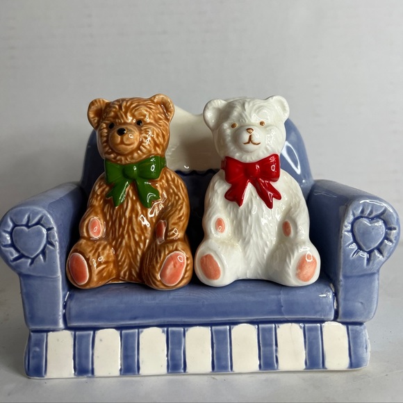 Vintage Vandor Bears On Couch Sofa Salt Pepper Shakers Set Christmas Taiwan 1990 - Picture 3 of 9